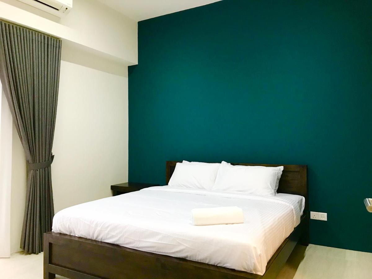 By The Beach - Luxury 2 Bedrooms Family Suite Batu Feringgi Exterior foto