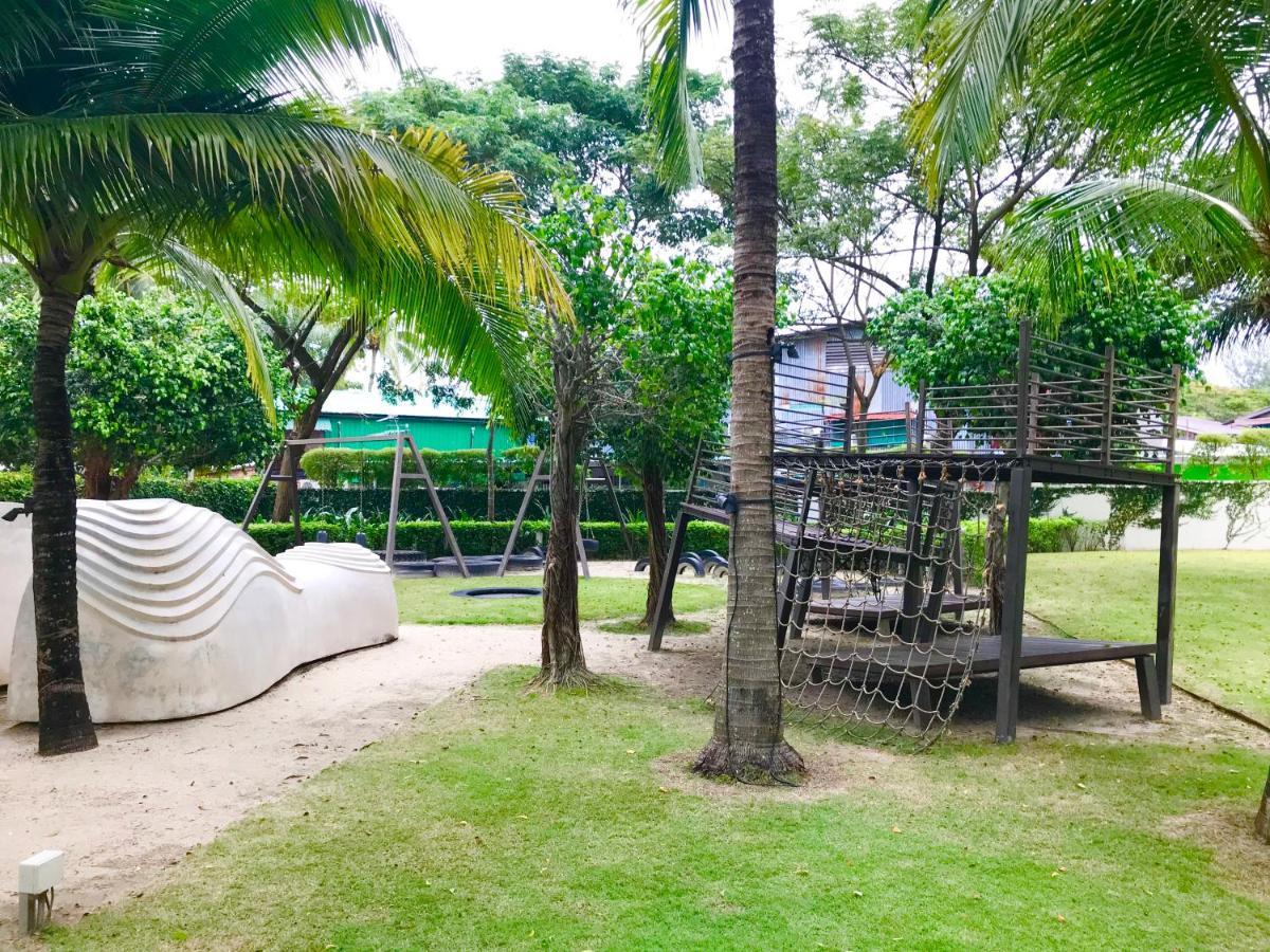 By The Beach - Luxury 2 Bedrooms Family Suite Batu Feringgi Exterior foto