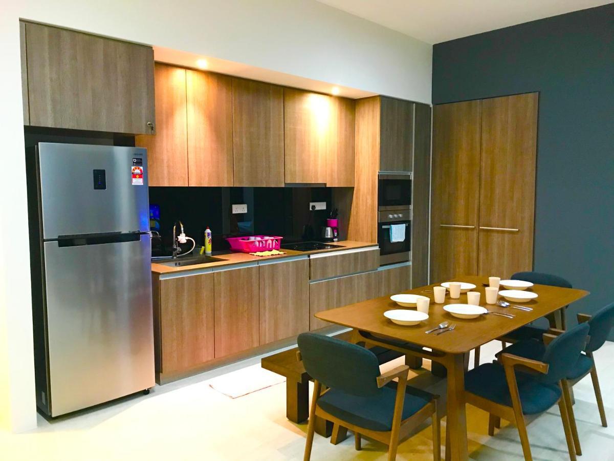 By The Beach - Luxury 2 Bedrooms Family Suite Batu Feringgi Exterior foto